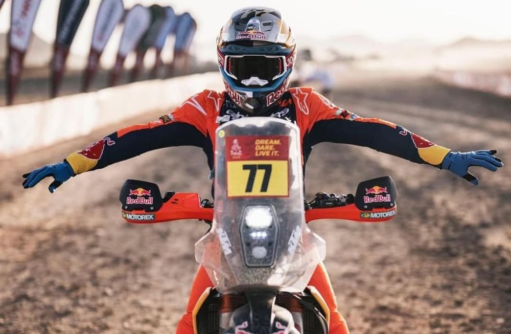 Luciano Benavides se quedó con la quinta etapa del Dakar en motos
