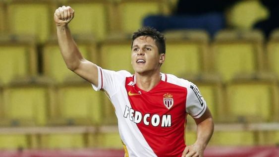 El goleador Guido Carrillo seguirá su carrera en la Premier League