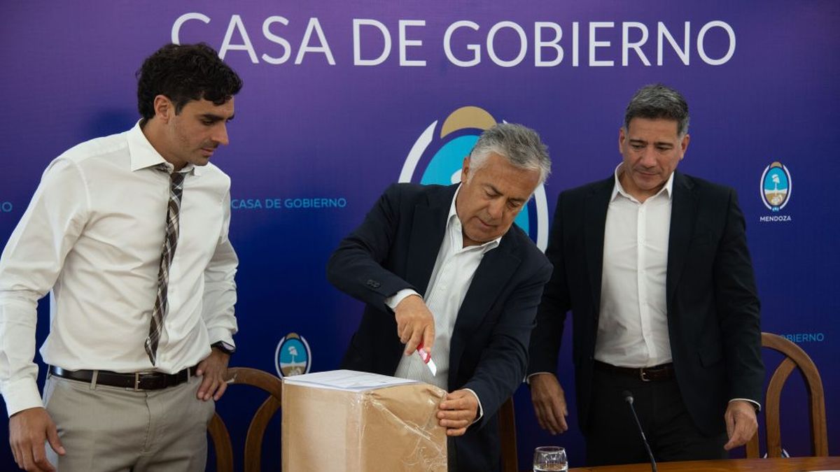 Semáforos inteligentes en Mendoza: avanza la licitación para modernizar 217 cruces