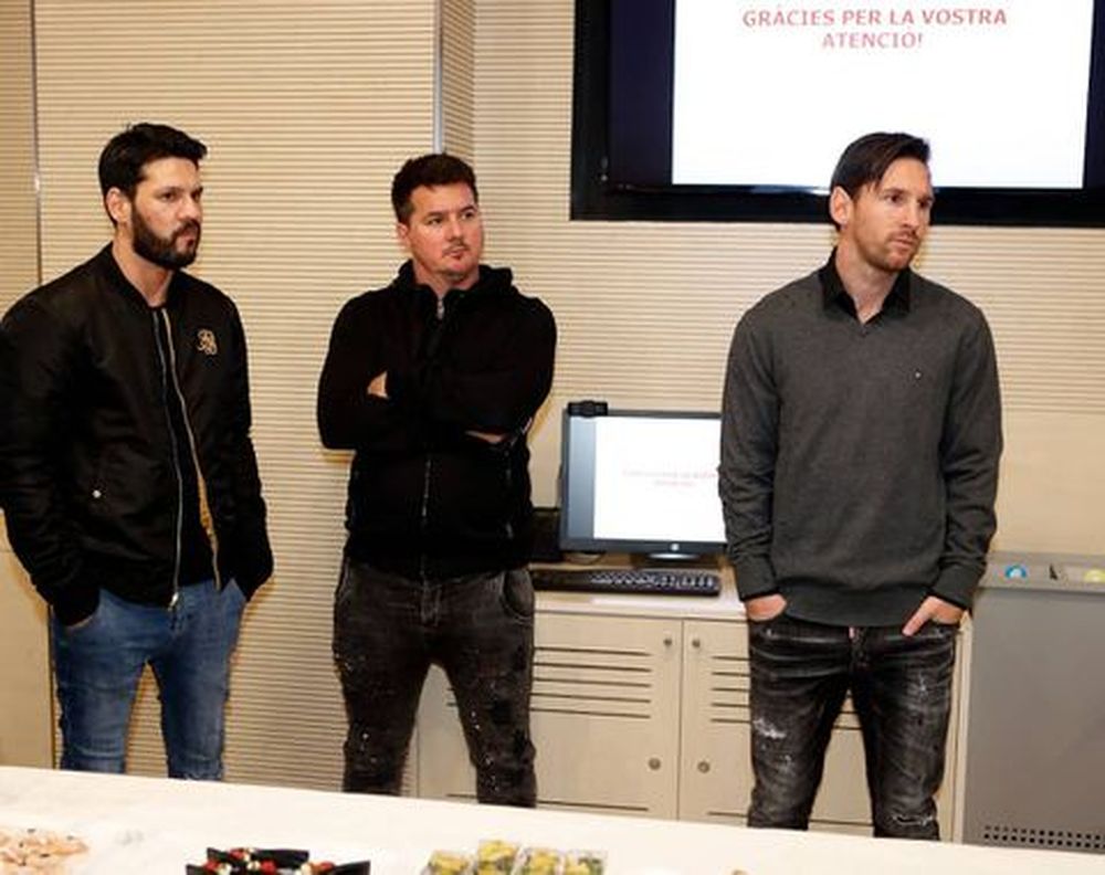 Lionel Messi junto a sus hermanos, Matias y Rodrigo.