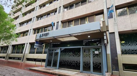 Sede de AFIP Mendoza tras los cambios anunciados por el gobierno de Javier Milei (Foto: Los Andes)