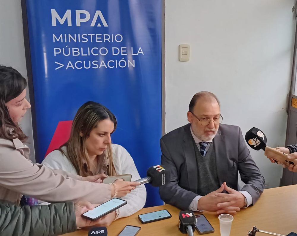 El fiscal  Jorge Nessier y la fiscal de San Justo, Daniela Montegrosso, brindaron una conferencia de prensa para brindar novedades sobre el caso.