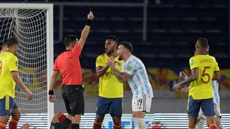 Otamendi cometió un penal innecesario y los hinchas argentinos no se lo dejaron pasar.