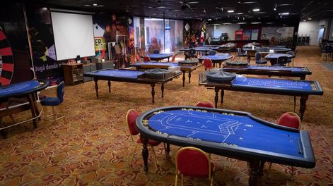 Los Andes | Ingreso. Las personas deberán completar y firmar la declaración jurada y habrá sanitizante para manos y pies. Foto: Ignacio Blanco / Los Andes