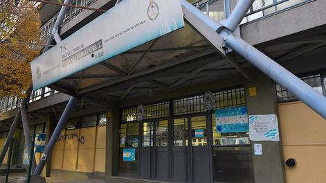 Los Andes | A primera hora de la mañana, el viento Zonda se hizo notar en sectores del Gran Mendoza.escuela Normal Tomás Godoy Cruz cerradaFoto:  Orlando Pelichotti