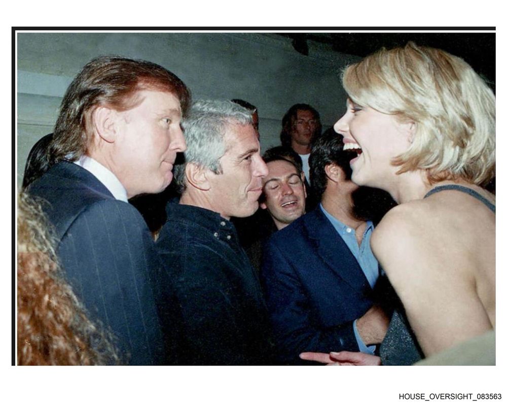Difunden nuevas imágenes de Trump con Epstein