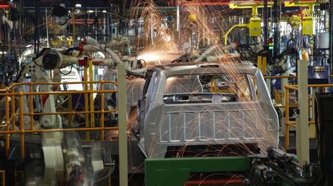La actividad industrial avanzó 1,2% respecto a diciembre, según una consultora privada.