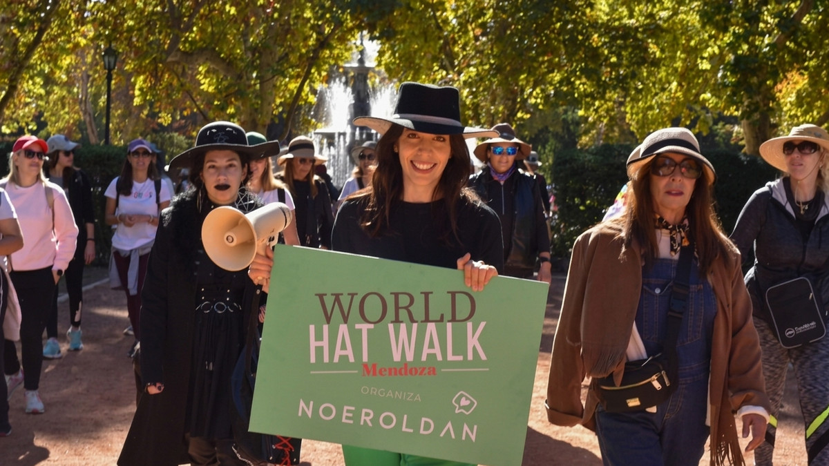 Mendoza Hat Walk: el evento que reúne a cientos de personas para una caminata usando sombreros