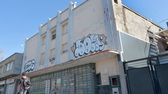 Las desaparecidas salas cinematográficas nos ha llevado a recordar viejas épocas en donde una de las principales distracciones los fines de semana era ir al cine del barrio. / Foto Orlando Pelichotti / Los Andes