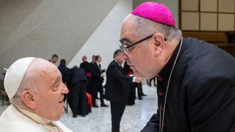 El mendocino Sergio Buenanueva junto al papa Francisco en el Vaticano&nbsp;