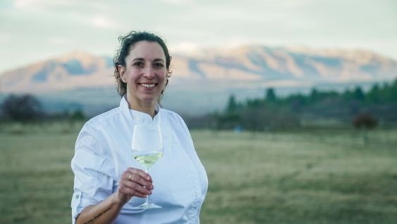 Estudió gastronomía en Bahía Blanca, y tras recorrer cocinas de la Patagonia y el Norte del país, tuvo una experiencia en elBulli, de Ferran Adrià, un antes y un después en su carrera.