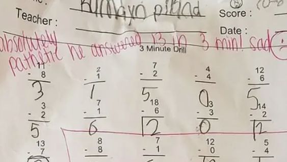 En Estados Unidos, un hombre viralizó la corrección que le hizo la maestra a su hijo cuando vio que contenía un mensaje hiriente y desagradable.