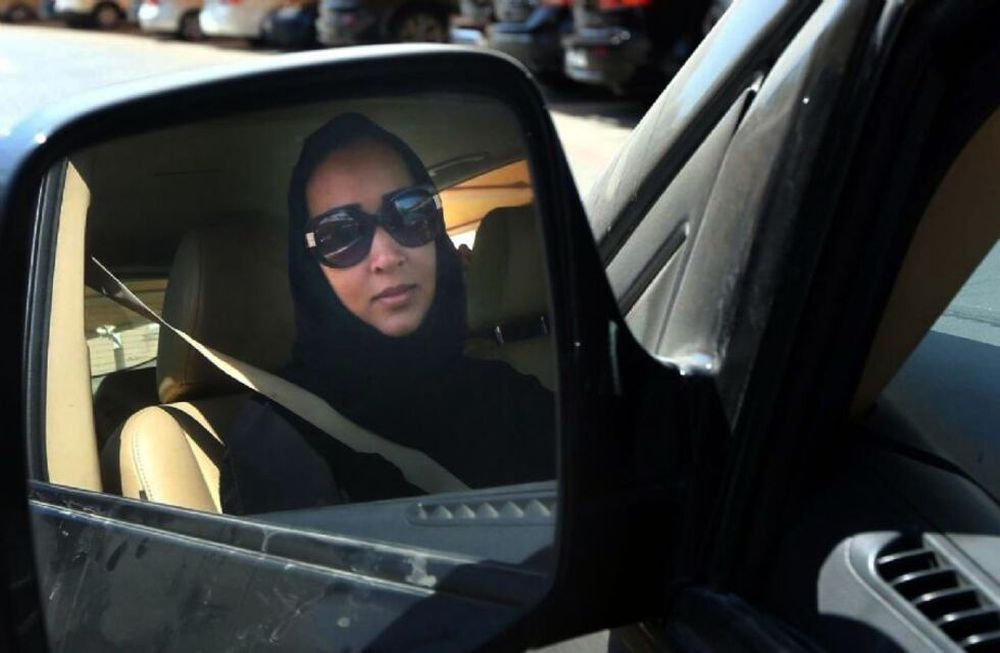 Las chicas se rebelan en el país donde les prohíben manejar