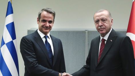 Primer Ministro de Grecia, Kyriakos Mitsotakis (izquierda) junto al presidente de Turquía, Recep Erdogan (derecha).