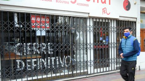 Muchos comercios cerraron sus puertas por la pandemia, dejaron de trabajar y costó el desempleo a gran cantidad de personas. Foto: José Gutiérrez / Los Andes.