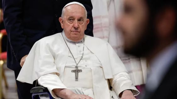 El papa dijo que prefería no leer el discurso que tenía preparado al recibir a miembros de la Conferencia de rabinos europeos. Foto: Infobae