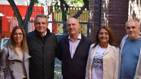 El diputado nacional Agustín Rossi pasó por Mendoza y se reunió con Guillermo Carmona y Gabriela Lizana.&nbsp;
