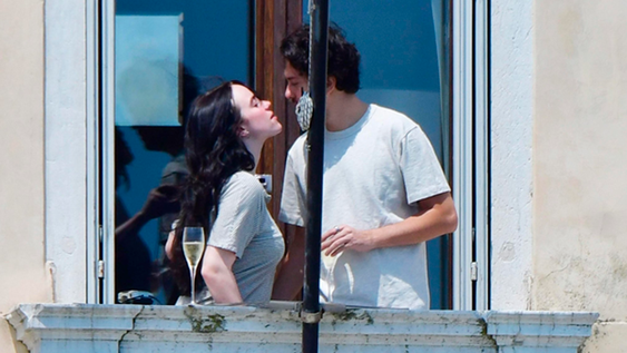 Billie Eilish y Nat Wolff en Venecia.