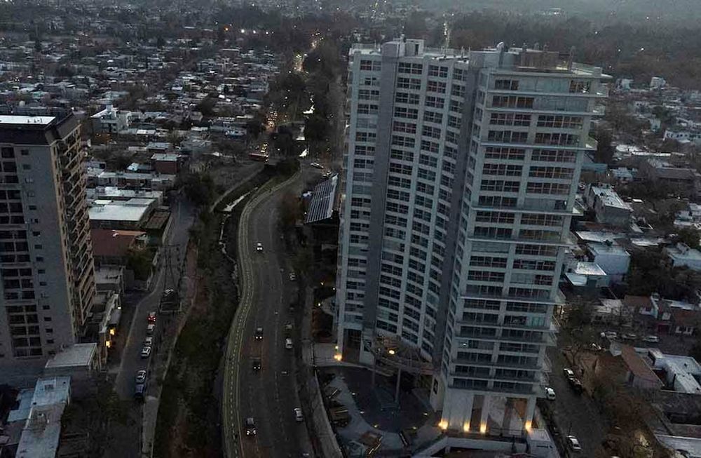 Torre LELIOR, ubicada en calle Moreno de Ciudad. El concepto all inclusive incluye un Mercado conectado con los lujosos departamentos Foto: José Gutierrez / Los Andes