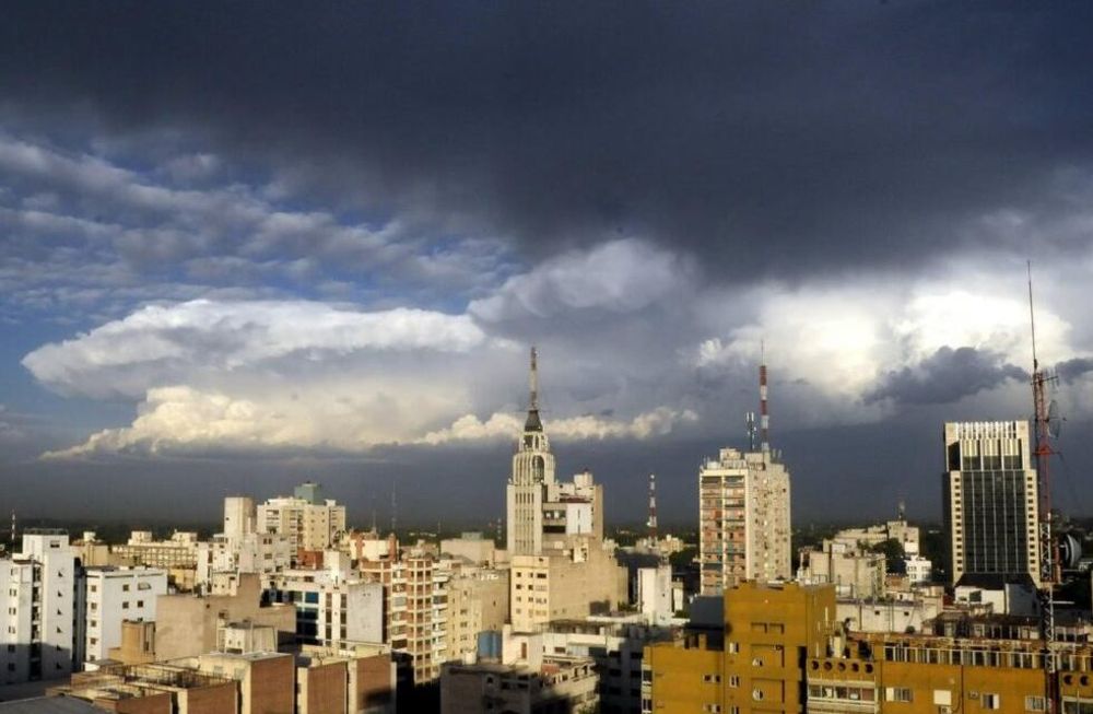 “Parcialmente nublado con descenso de la temperatura” indicó la Dirección de Agricultura y Contingencias Climáticas para este lunes.