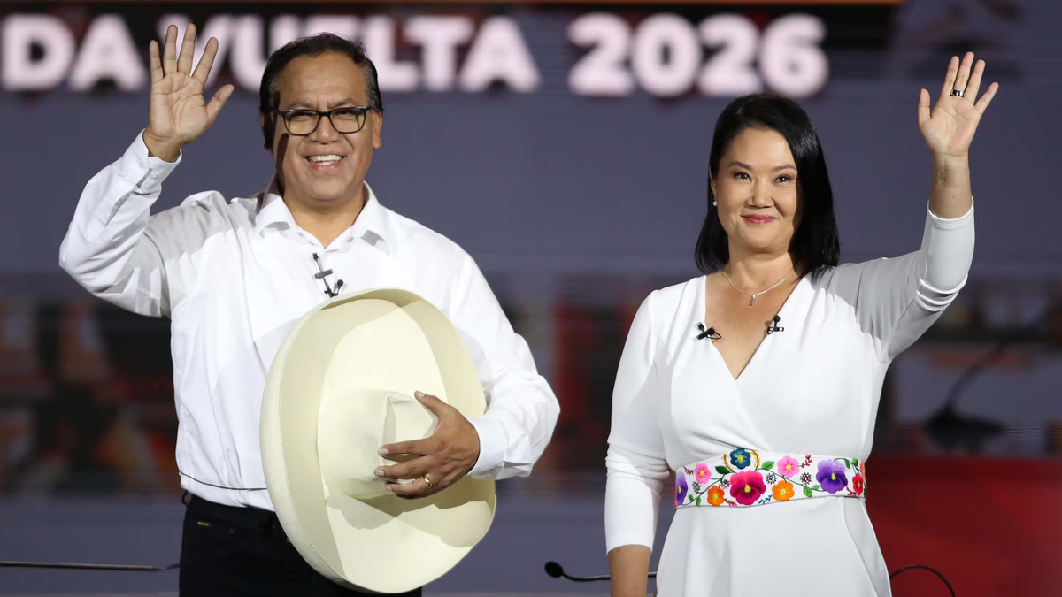 Elecciones Perú: Roberto Sánchez remonta y supera 