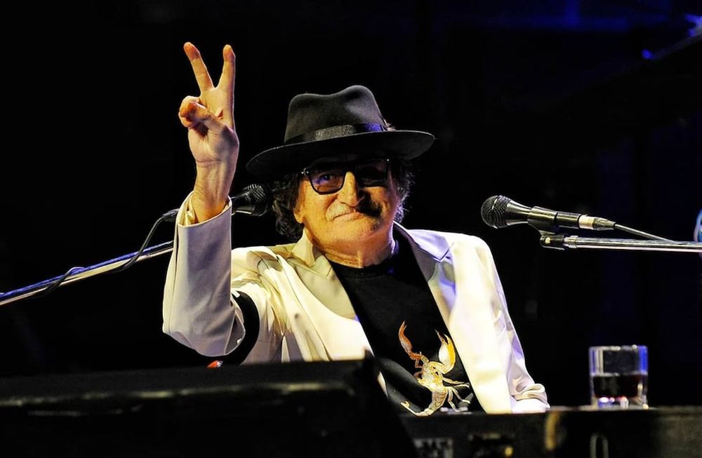 Preocupa la salud de Charly García.