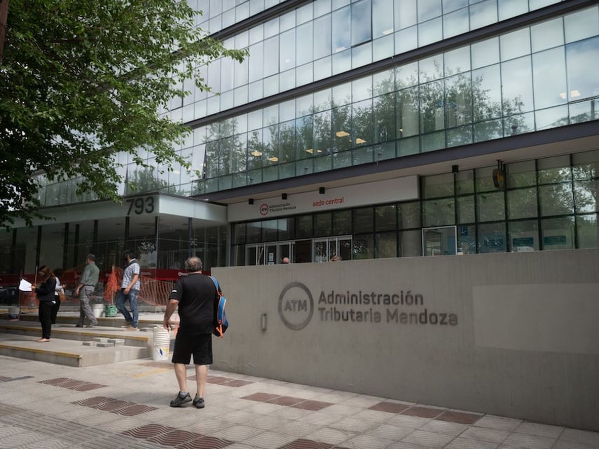 Zona de la enoteca, edificio de ATM, barrio cívico, donde funcionó la Quinta Agronómica,había una gran finca con viñedos y frutales, donde estudiaron los primeros enólogos mendocinos y del país.