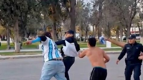 En el sur provincial golpearon a los policías. Captura de video.&nbsp;