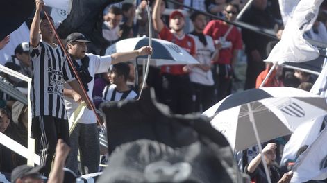 En las tribunas, los hinchas disfrutaron del superclásico mendocino