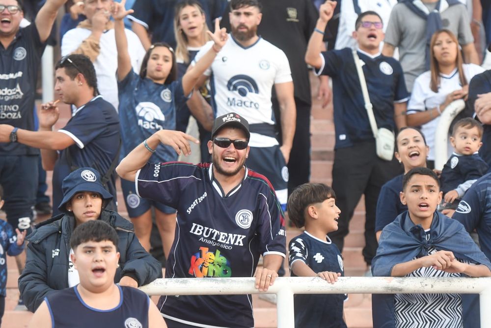 Indeopendiente Rivadavia debutó en la Copa Libertadores. Histórico. Enfrentó a Bolivar por la primera fecha de zona C.&nbsp;