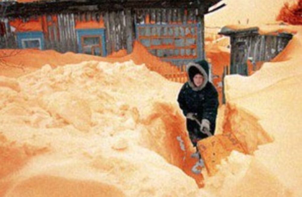 Una inusual nieve anaranjada causa estupor en Europa