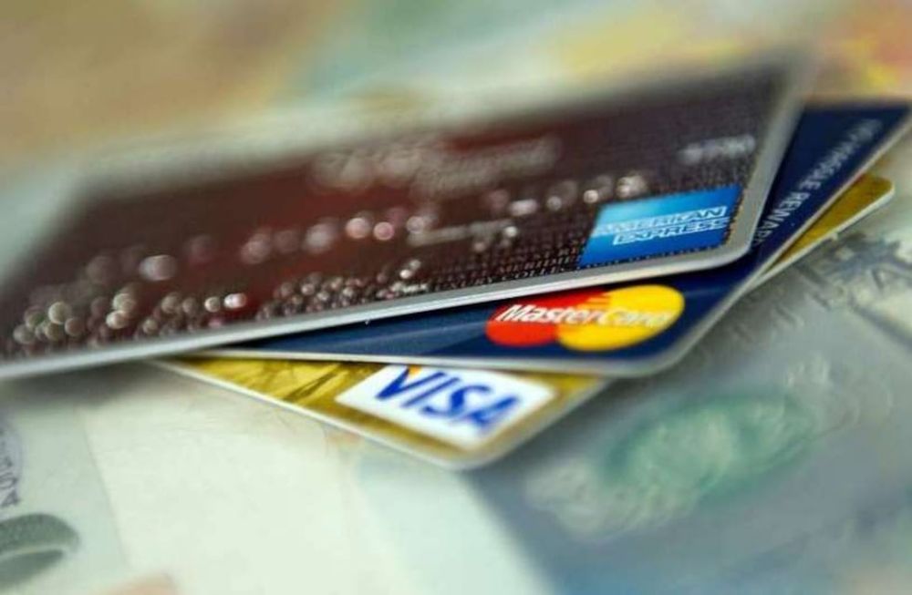 Chau impuesto PAIS: el recargo que sumaría Milei para el dólar tarjeta  -  Imagen ilustrativa / Web
