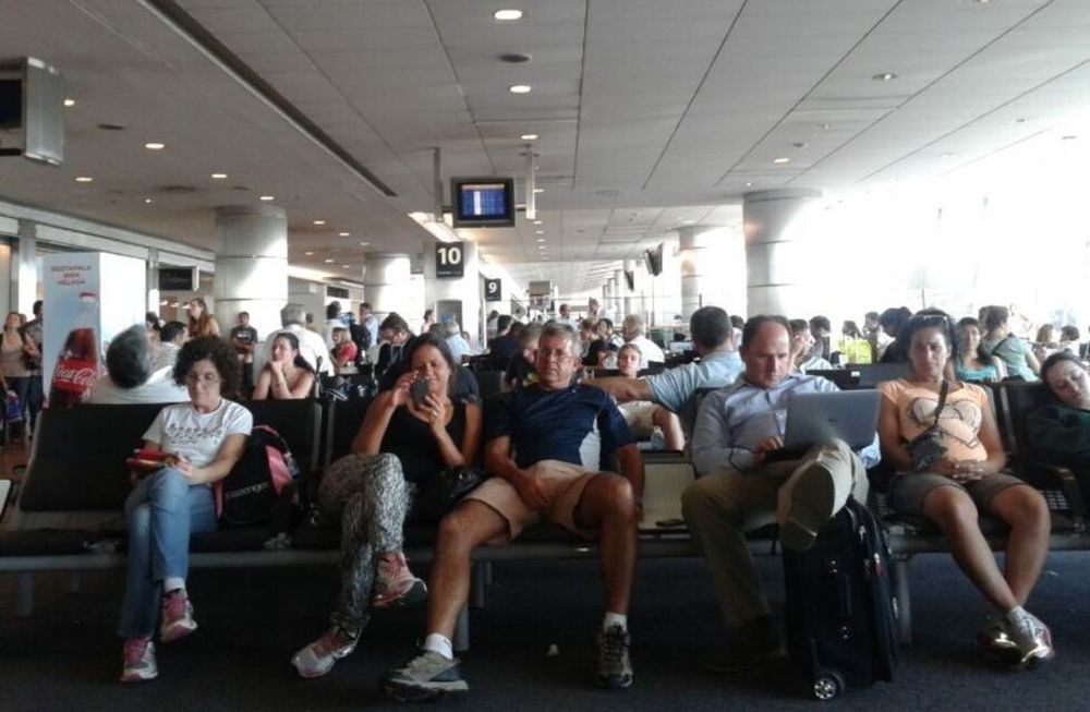 Más de 90 vuelos sufren retrasos en Aeroparque debido a complicaciones derivadas de un temporal en Córdoba.