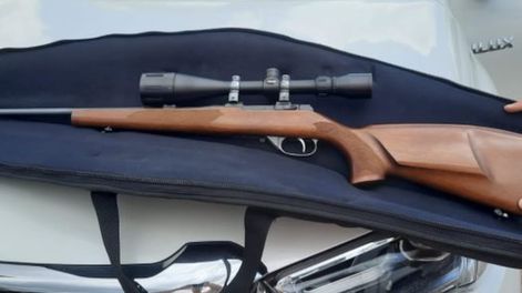 Uno de los motivos por los que deberán responder ante la justicia es por transportar armas de fuego. Foto: Policía Rural
