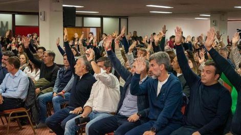 El congreso extraordinario de la UCR elegirá los candidatos.