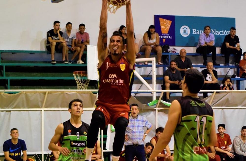 Básquet: Leonardo Murialdo también vuela por lo alto