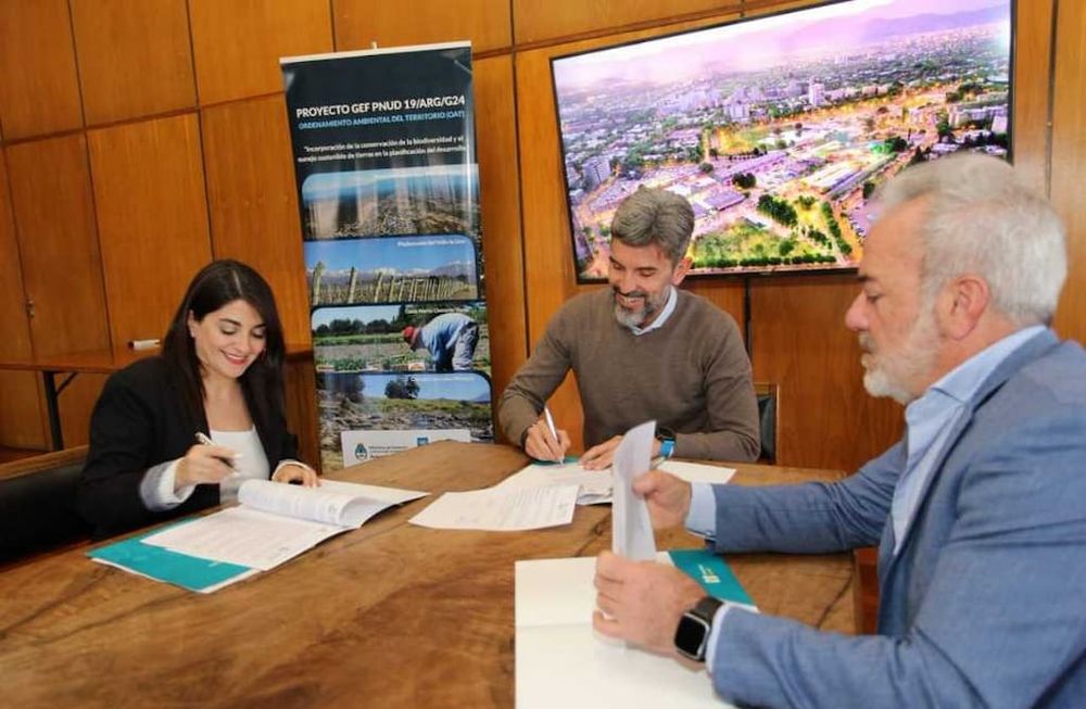 Ulpiano Suarez celebró un acuerdo para el ordenamiento ambiental de la Ciudad