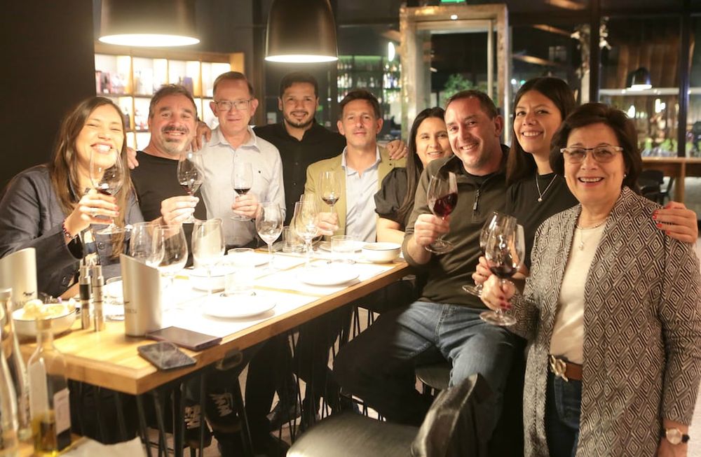Marisol de la Fuente, Gabriel Campana, Rodolfo Griguol, Rodrigo Kohn,  Lorena Rodas, Francisco Puga, Florencia Afranllie y Cristina Pandolfi en Vista Pueblo, Luján de Cuyo
