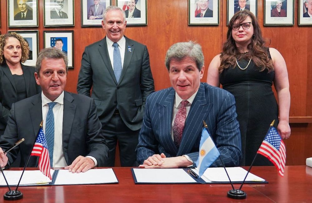 El objetivo del encuentro fue suscribirse en el convenio particular con los Estados Unidos para la refinanciación de la deuda. Gentileza: Ministerio de Economía.