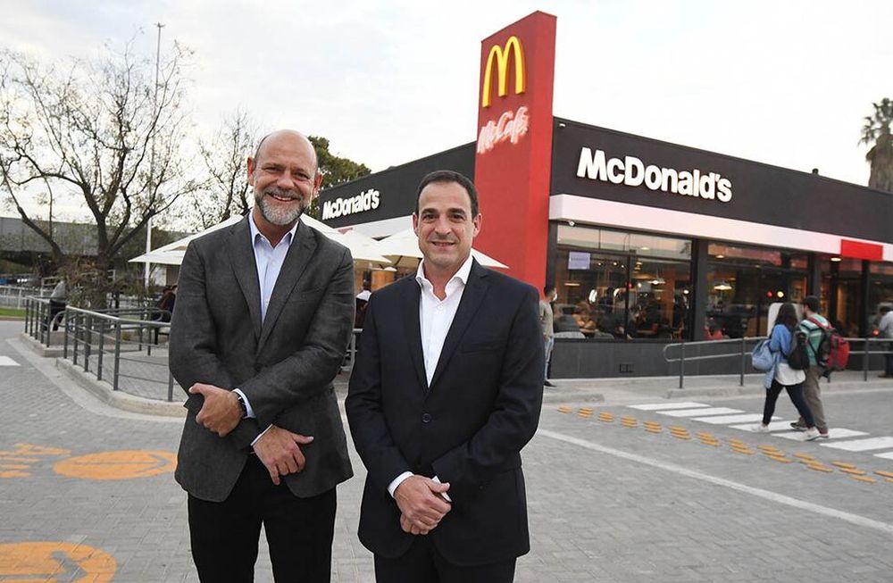 Dos referentes de McDonald’s en Mendoza y Argentina hablaron sobre sustentabilidad, empleo joven y tendencias en el consumo. Cómo la provincia es parte de los objetivos de la marca dentro del país. / Foto: José Gutierrez / Los Andes
