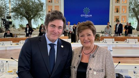 Milei, junto a la titular del FMI Kristalina Georgieva en la cumbre del G7. Foto archivo