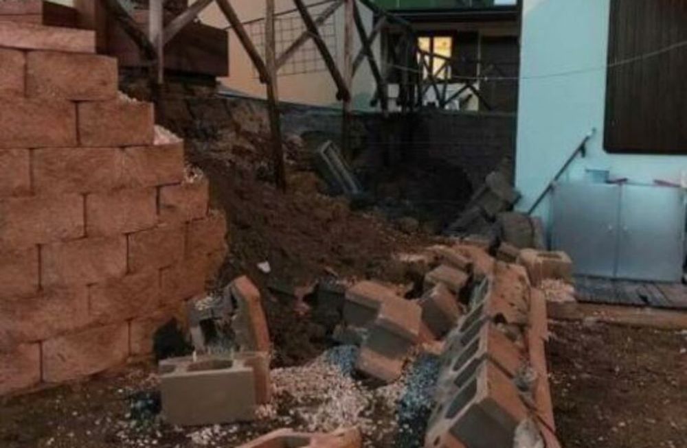 Edificios dañados después de un fuerte temblor en Italia