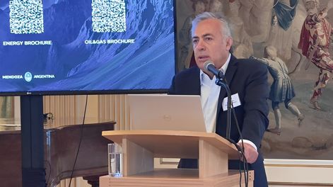 El gobernador Alfredo Cornejo se reunió en Londres con empresas del sector minero y energético en la sede de la Embajada Argentina en el Reino Unido.