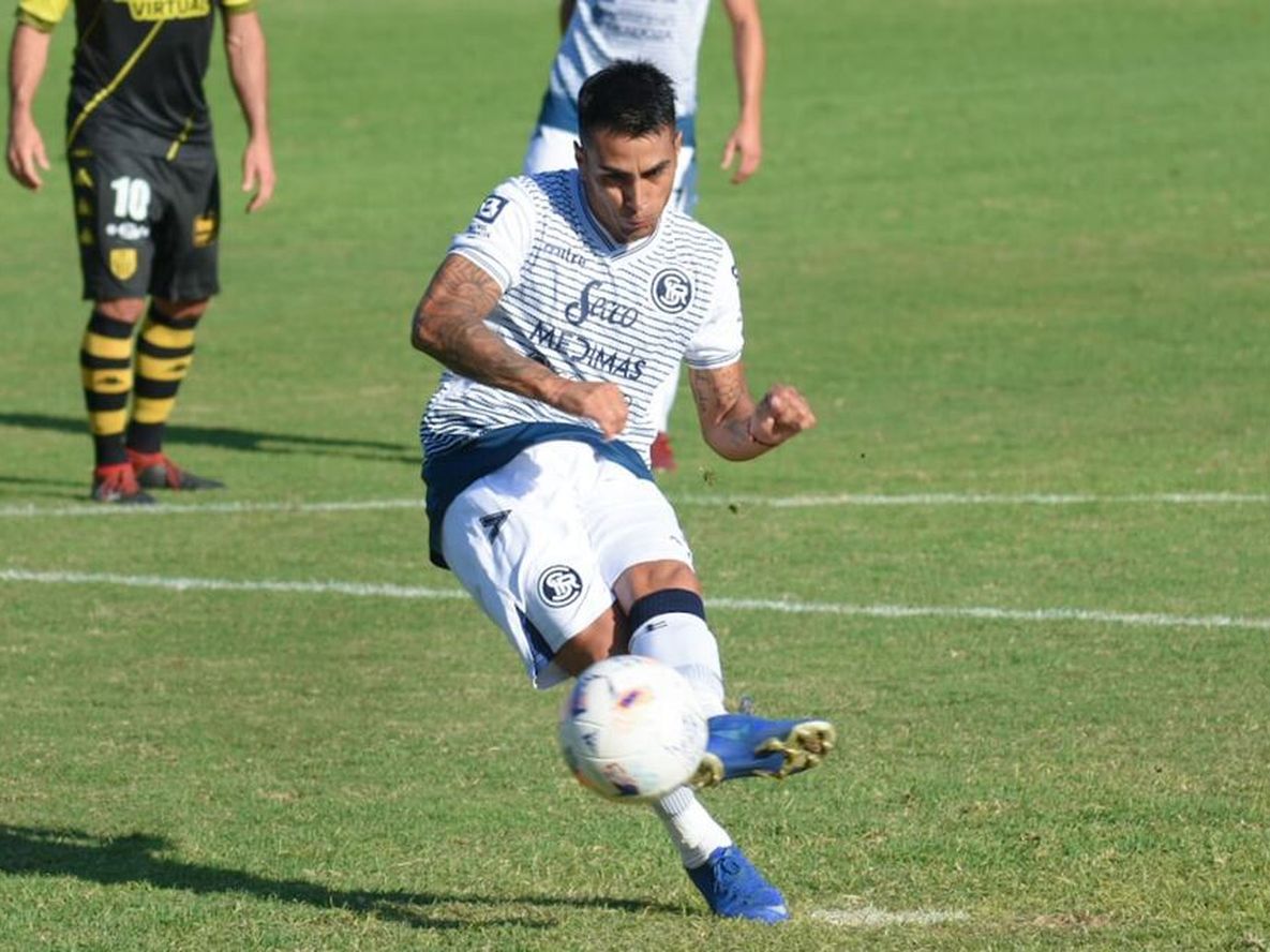 Independiente le gana a Santamarina, que sufrió la expulsión de su arquero / Nicolás Ríos.