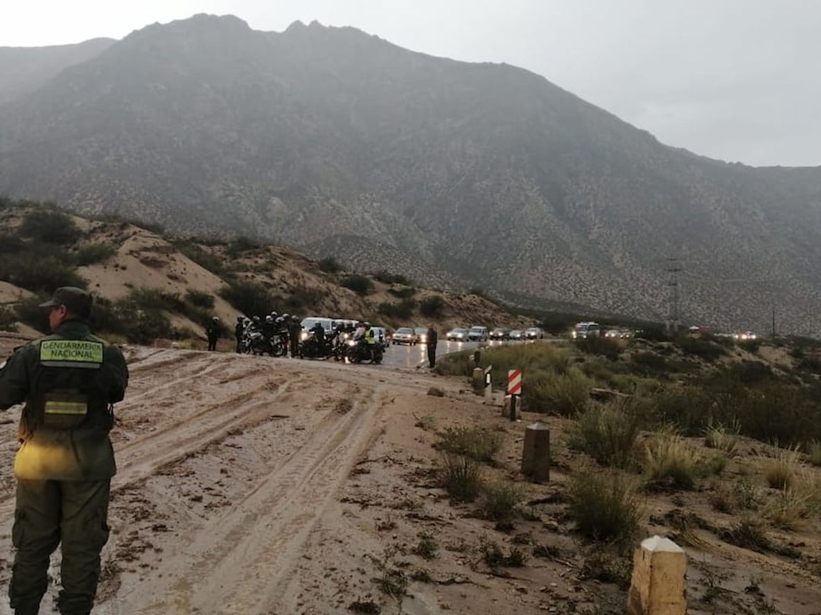 Trabajos en Alta Montaña el domingo por la tarde para restablecer el tránsito en la ruta 7 - Prensa Gendarmería