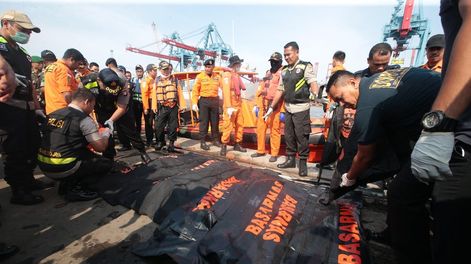 Un avión se estrelló en el mar de Indonesia: viajaban 189 personas a bordo