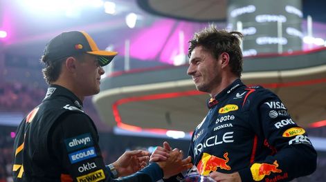Max Verstappen y Lando Norris chocaron fuera de las pistas.