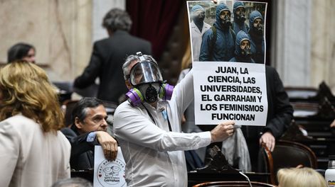 El diputado socialista Esteban Paulón decidió convertirse en El Eternauta.