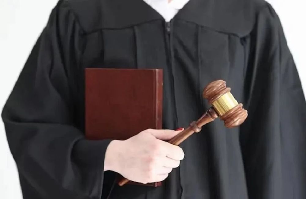 Sie log ihre Töchter an und behauptete, ihr Vater sei tot und misshandele sie. Das Gericht ordnete an, dass sie zu ihm zurückkehren sollten. Foto: Illustratives Bild von der Website.
