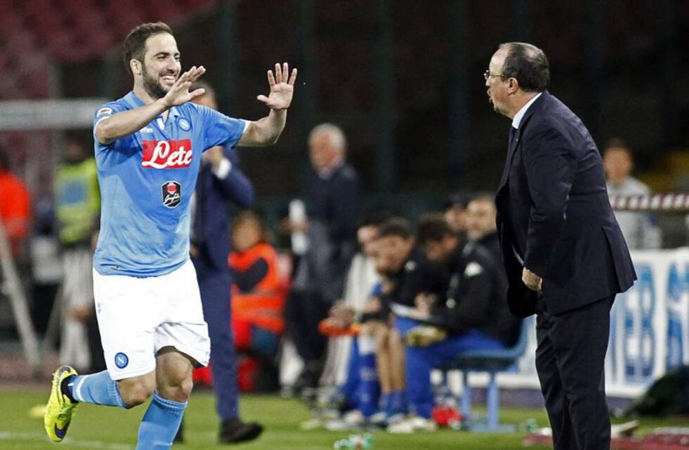 De la mano de Higuaín, el Nápoli venció al Cesena